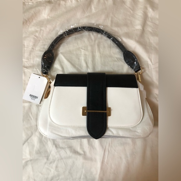 AKIRA NO TURNING BLACK AND WHITE HANDBAG WITH SHOULDER STRAP - Picture 1 of 8